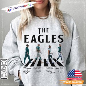The Eagles Football Team Walking Abby Road Signatures Tee 1