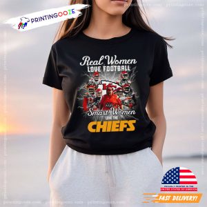 real women love football Smart Women Love The Chiefs Team T Shirt 1