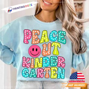 Peace Out Kinder Garten Retro Wavy T shirt 3