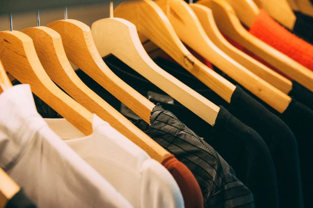 Ways To Style Your Minimalist Tee This Spring